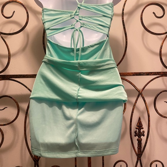 Bodycon wire deep V dress - Picture 2 of 5